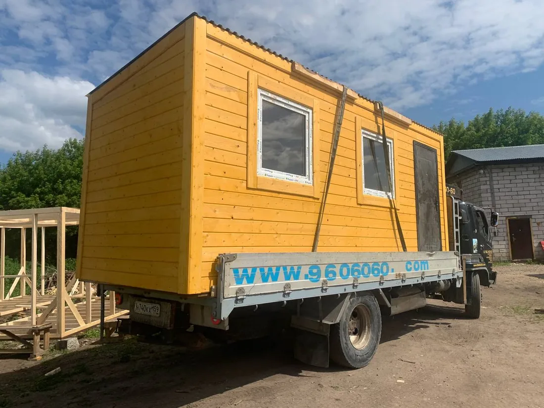 Доставка дачного домика на участок